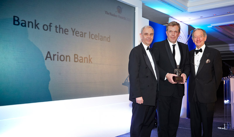 Höskuldur H. Ólafsson, CEO of Arion Bank, receiving the award from representatives of The Banker. - mynd