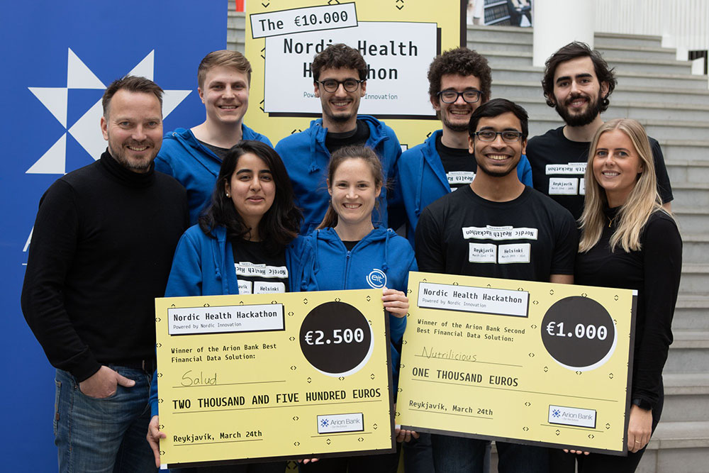 Sigurvegarar hakkaþonsins, Salud teymið og Nutrification teymið. - mynd
