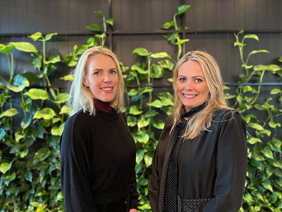 Guðný Nielsen framkvæmdstjóri SoGreen og Hlédís Sigurðardóttir sjálfbærnistjóri Arion banka. - mynd