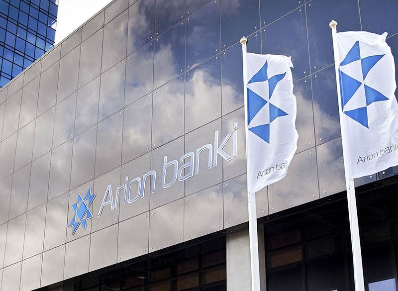 Arion Bank employees guaranteed 80% of salary during parental leave - mynd