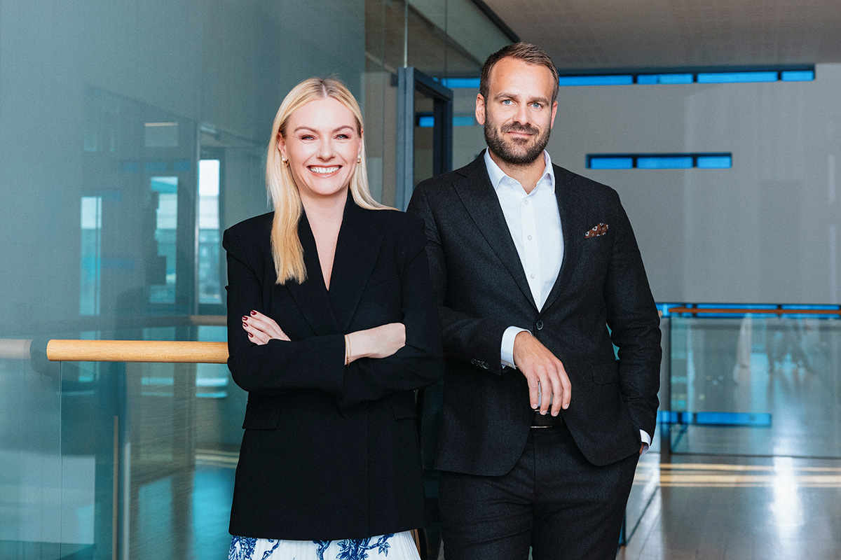 Guðbjörg Heiða Guðmundsdóttir, forstjóri Varðar, og Hákon Hrafn Gröndal, framkvæmdastjóri fyrirtækja- og fjárfestingarbankasviðs. - mynd